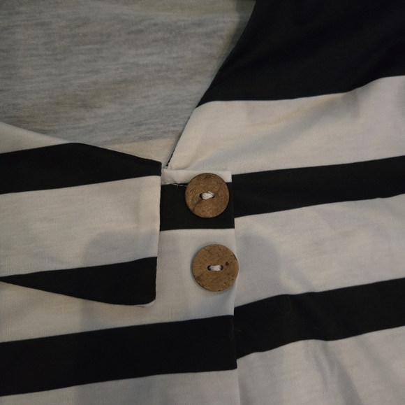 Striped Button Long Sleeve Asymmetrical Black and White Top XXL - Picture 2 of 4